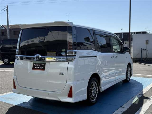 Toyota Voxy 6
