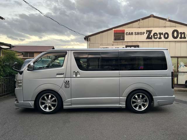 Toyota Hiace Van 11