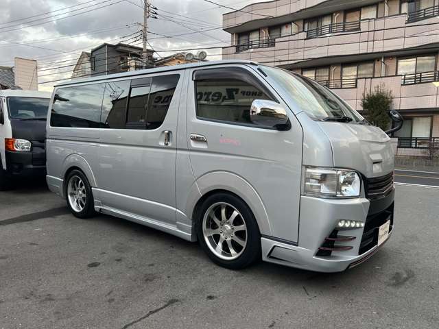 Toyota Hiace Van 4