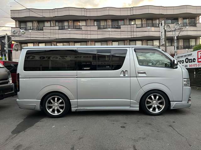 Toyota Hiace Van 5