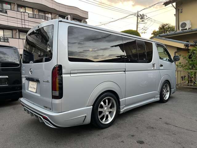 Toyota Hiace Van 6