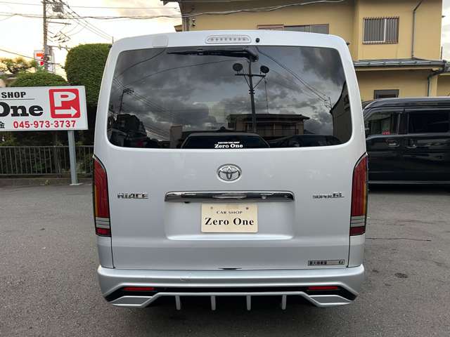Toyota Hiace Van 8