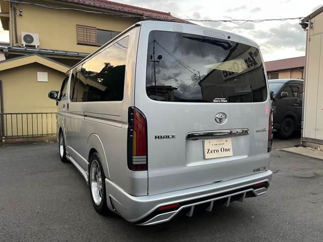 Toyota Hiace Van 9
