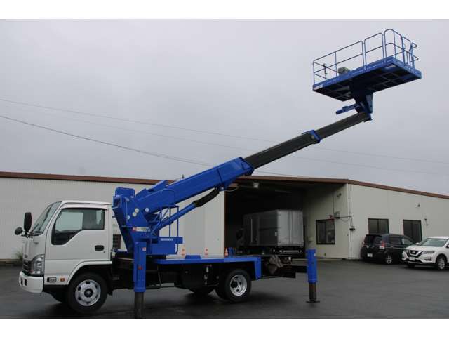 Isuzu Elf 4