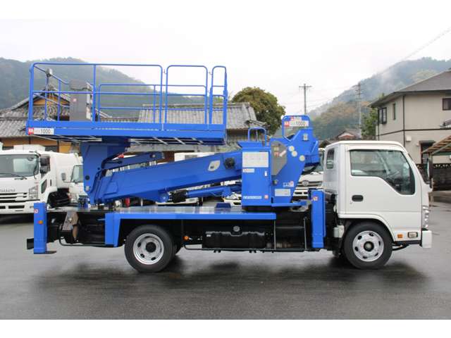 Isuzu Elf 7