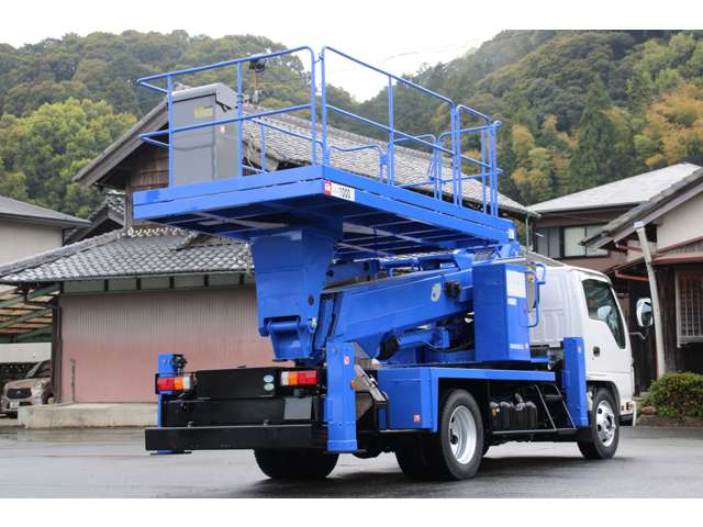 Isuzu Elf 9