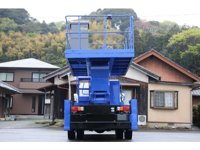 Isuzu Elf 10
