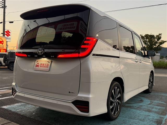 Toyota Noah 9