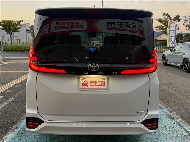 Toyota Noah 10