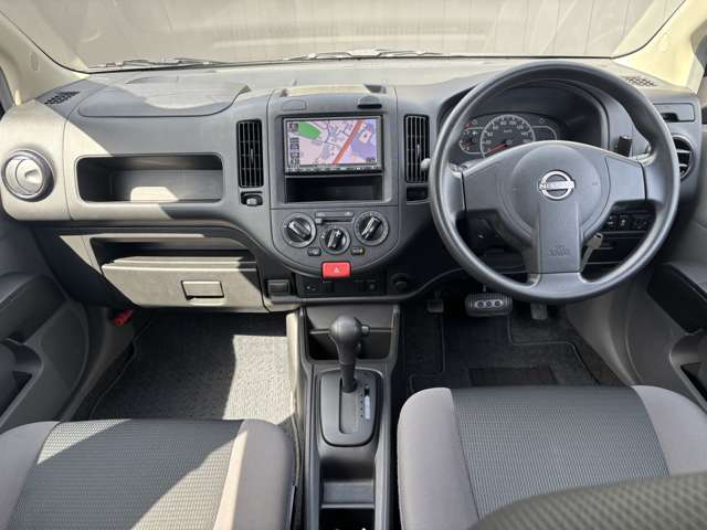 Nissan AD 5