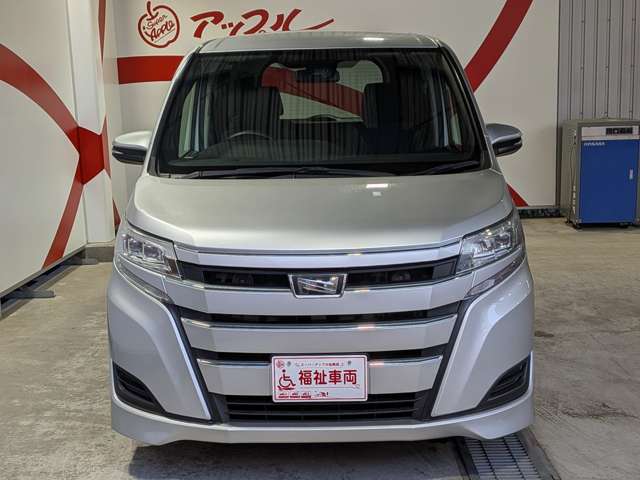 Toyota Noah 4