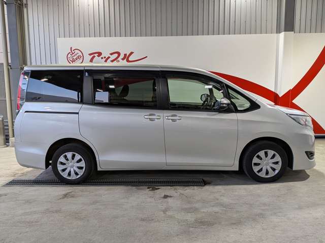 Toyota Noah 6
