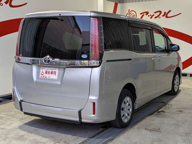 Toyota Noah 10