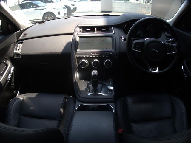 Jaguar E-Pace 2