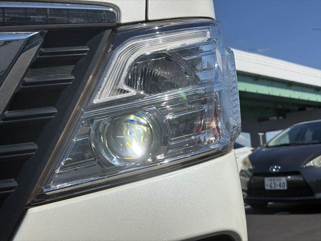 Nissan NV350 Caravan 11