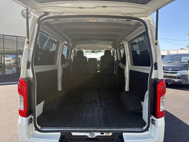 Nissan NV350 Caravan 9
