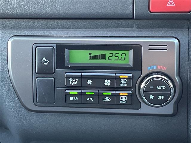 Toyota Hiace Van 13