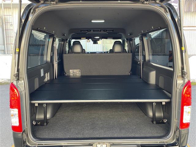 Toyota Hiace Van 7