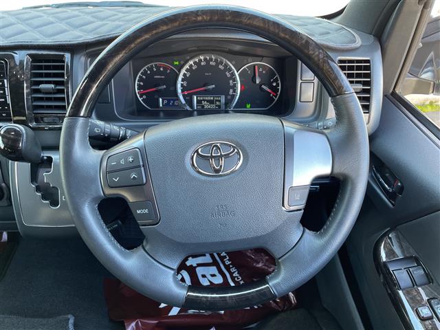 Toyota Hiace Van 9