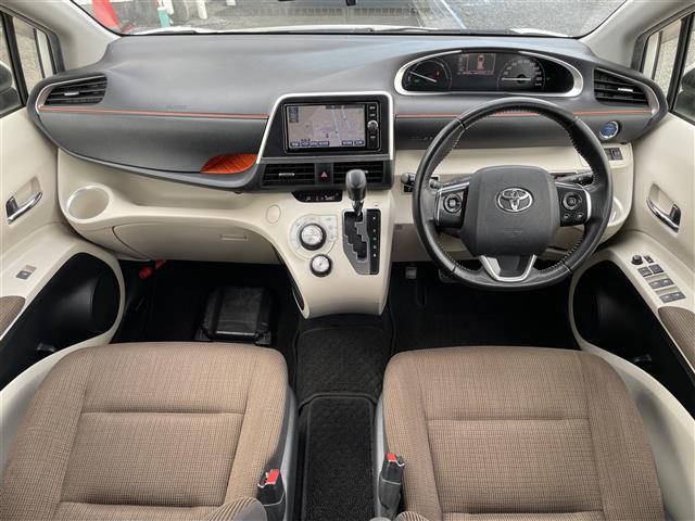 Toyota Sienta 3