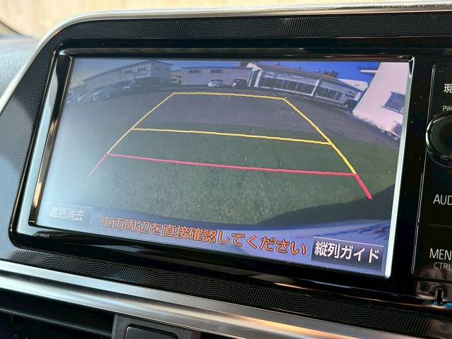 Toyota Sienta 4