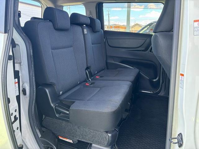 Toyota Sienta 8