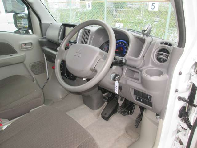 Mitsubishi Minicab Van 12