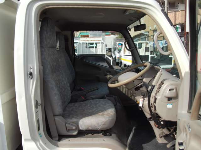 Hino Dutro 3