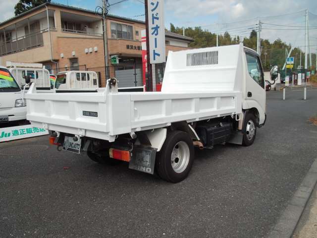 Hino Dutro 8