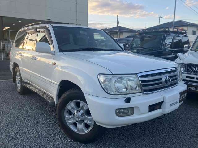 Toyota Land Cruiser 100 3