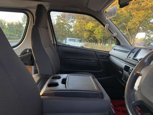 Toyota Hiace Van 12