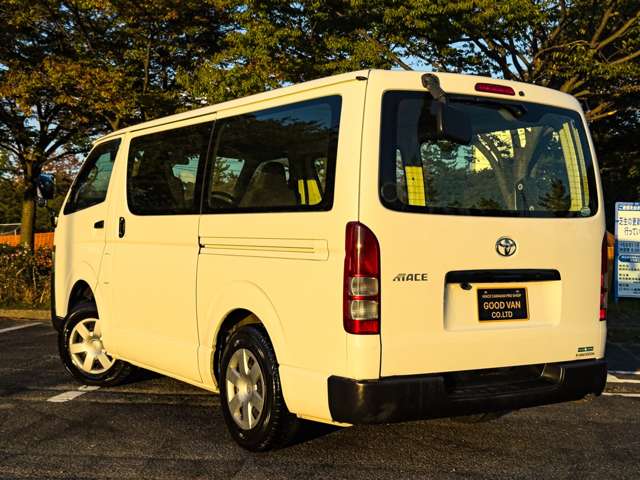 Toyota Hiace Van 2