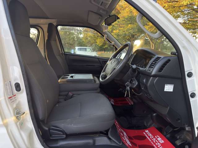 Toyota Hiace Van 5