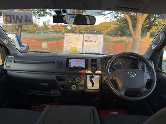 Toyota Hiace Van 6