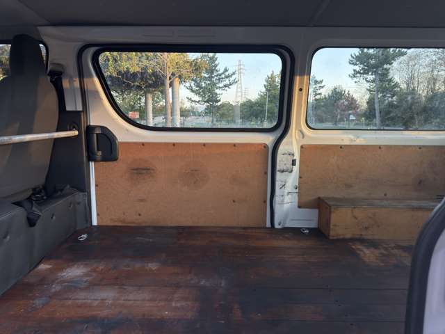 Toyota Hiace Van 8