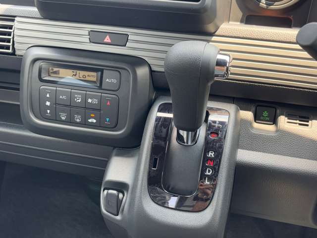 Honda N-VAN 12