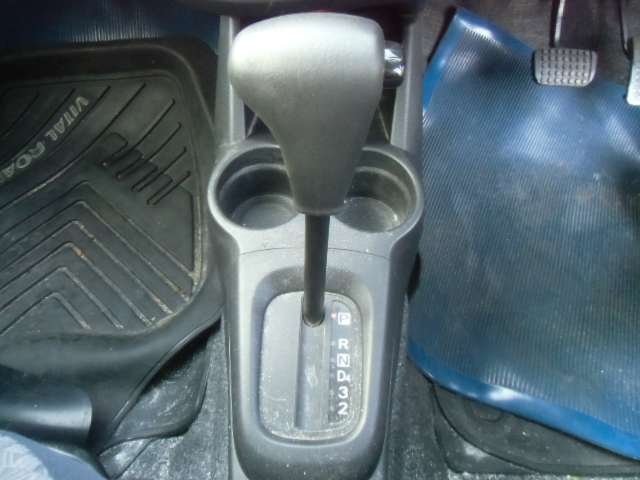 Daihatsu Mira 12