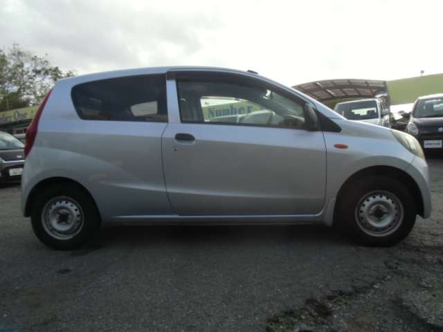 Daihatsu Mira 6