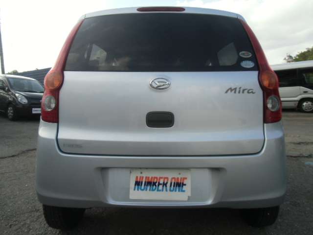Daihatsu Mira 8
