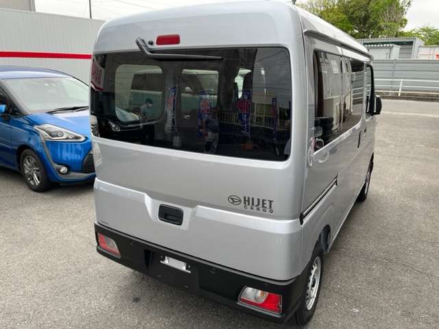 Daihatsu Hijet Cargo 8