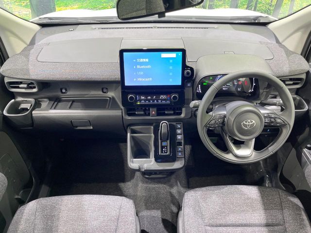 Toyota Sienta 2