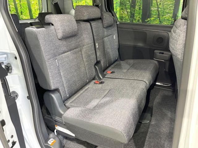 Toyota Sienta 9