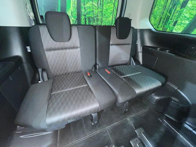 Nissan Serena 11