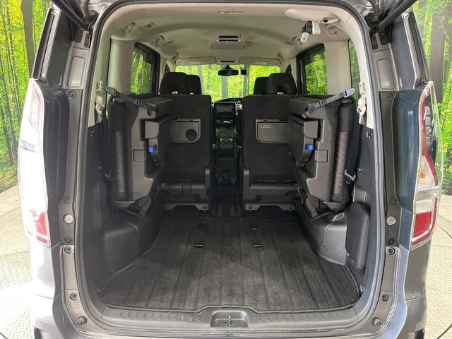 Nissan Serena 12