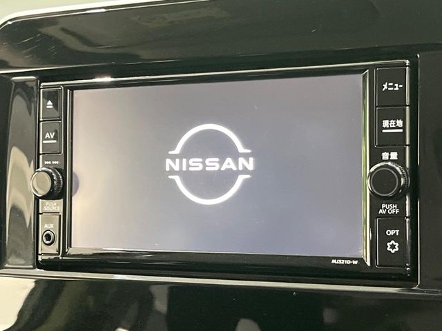 Nissan Serena 4