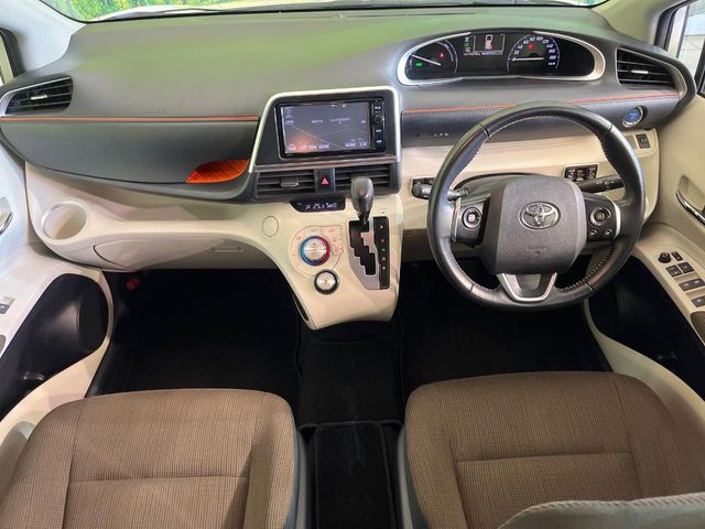 Toyota Sienta 2