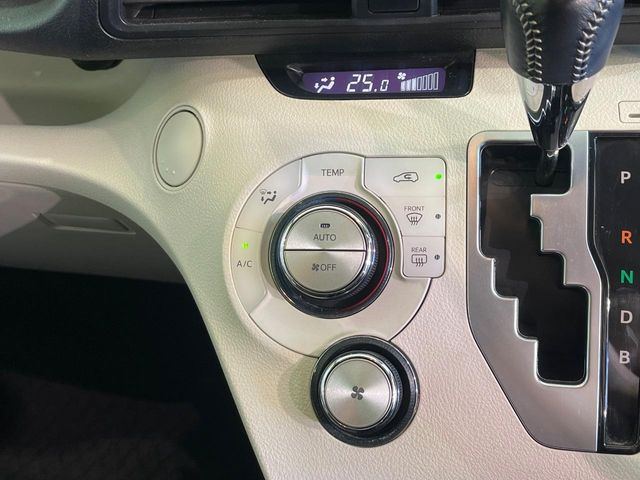 Toyota Sienta 7