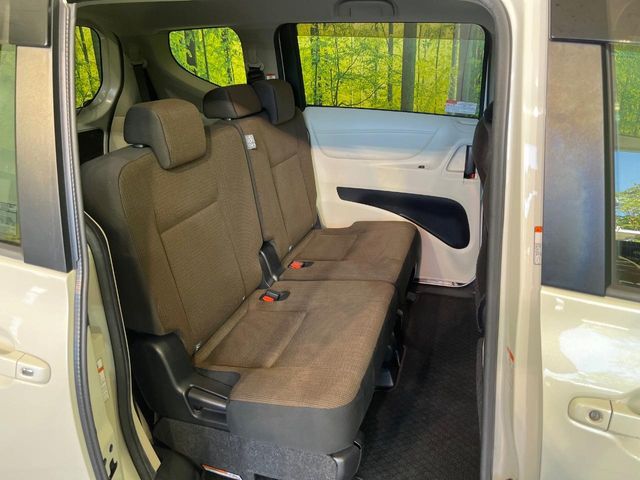 Toyota Sienta 9