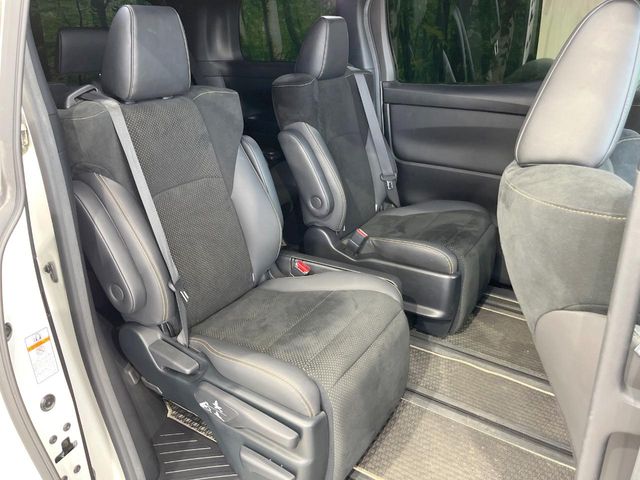 Toyota Alphard 9