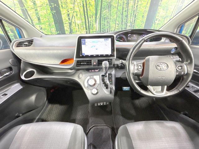 Toyota Sienta 2